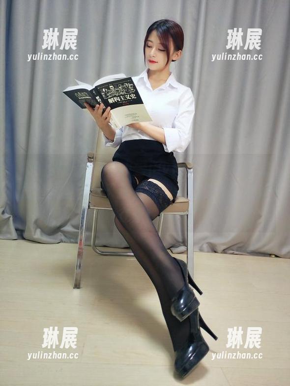 微密圈 - 精选羊小雪juvia自拍，调整完发型就自信如天鹅，真想知道镜头后面她在想啥！