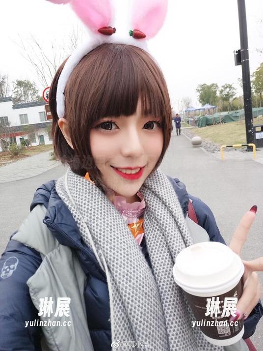 舞小喵的海边思考，原图给你带来一波喜感，竟然能这样遮挡侧脸？