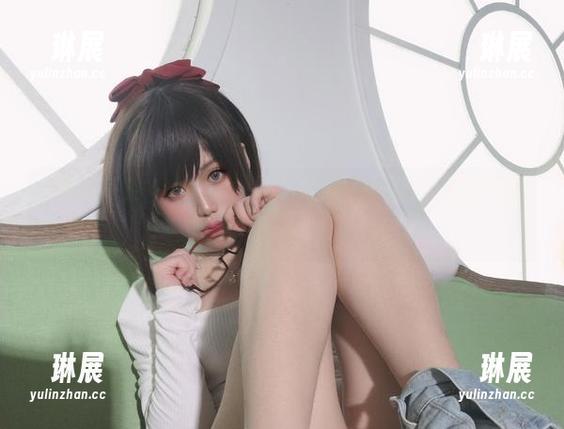 “芊川一笑MNK”这一套，我觉得她可以直接去当模特，没毛病。