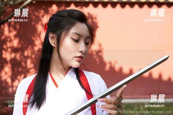 蜜桃社-萌美Moemi 蜜桃社 - 萌美Moemi夏天合集:她的每个姿态都在说‘来吧’