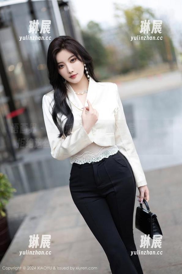 语画界 - 王馨瑶yanni的灰丝写真，谁能拒绝这丝滑的诱惑？图包在等着你哦！