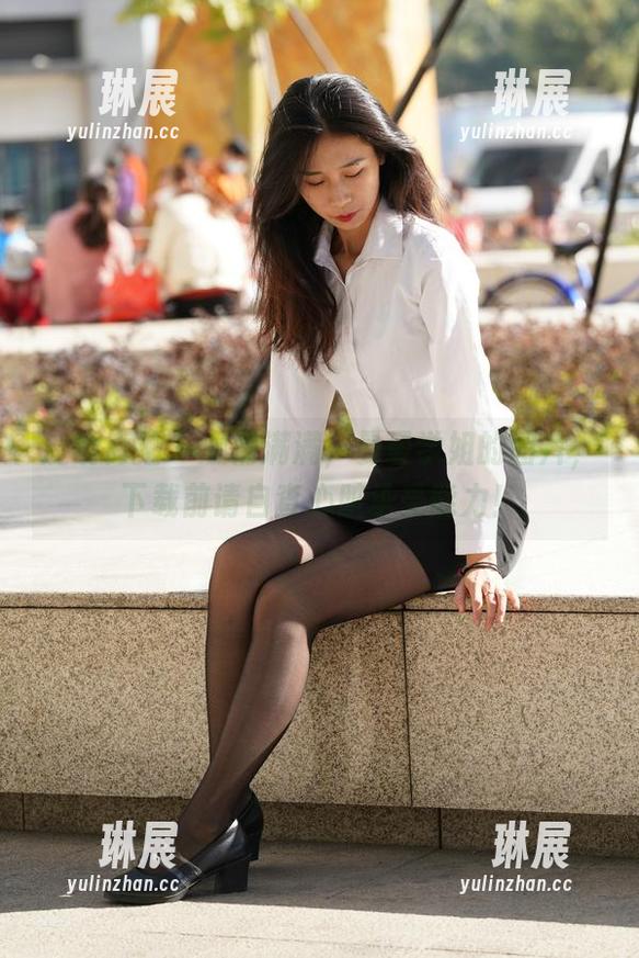 魔镜街拍 - 激情满满，曼曼学姐的图片，下载前请自查心脏承受能力！